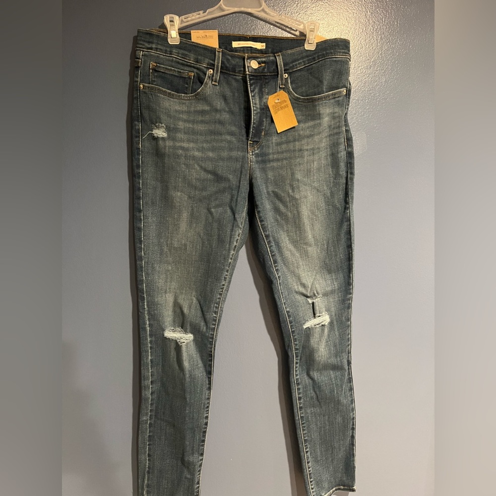 BNWT Levi Skinny Jeans